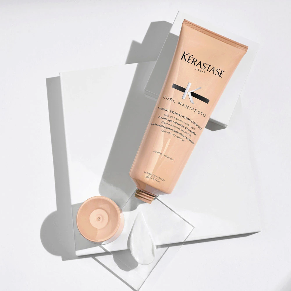 Kérastase Kerastase Curl Manifesto Fondant Hydratation Essentielle 250ml - Conditionneur Léger Pour Cheveux Bouclés 2 Kérastase Kerastase Curl Manifesto Fondant Hydratation Essentielle 250ml - Conditionneur Léger Pour Cheveux Bouclés – Image 2